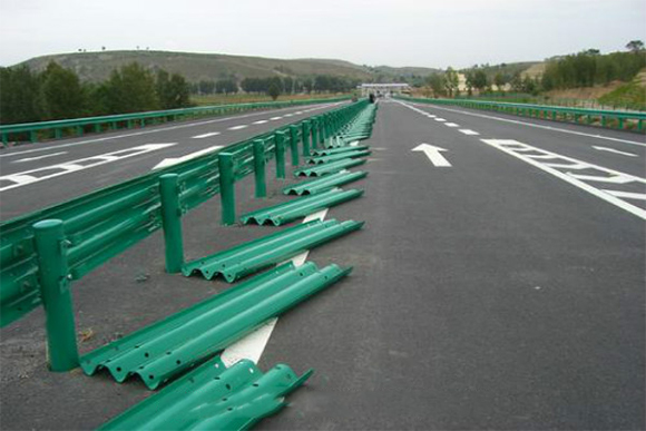 周口波形护栏的维护与管理确保道路安全的关键步骤